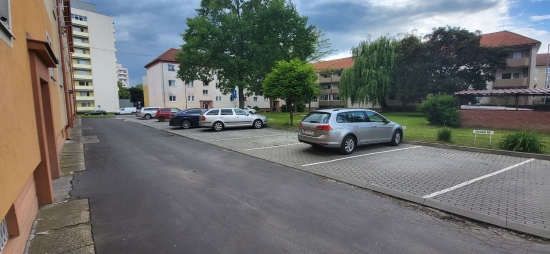 Prenájom, trojizbový byt Žiar nad Hronom, A.Dubčeka s 2 parkovacími miestami