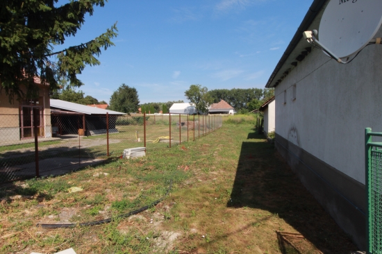 Predaj, pozemok pre rodinný dom   1470 m2 Horné Saliby, Hrušov - ZNÍŽENÁ CENA