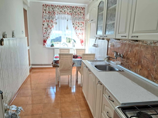 Predaj, trojizbový byt so záhradou 231m2, Jablonec